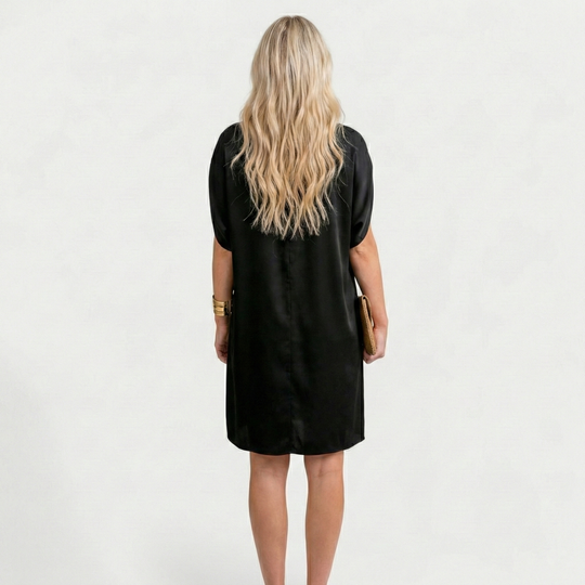 Trudy | Splývavé saténové šaty s řaseným stojáčkem